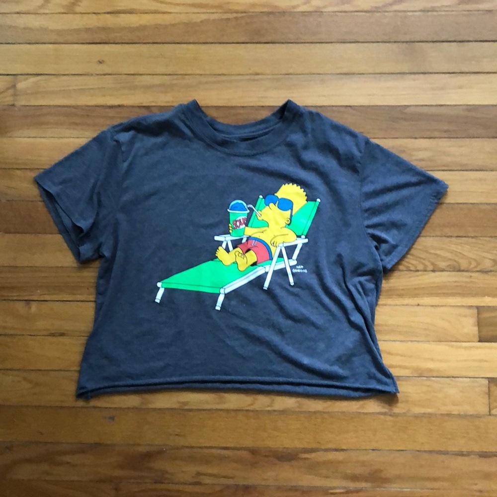 Cropped dark grey The Simpsons shirt.
